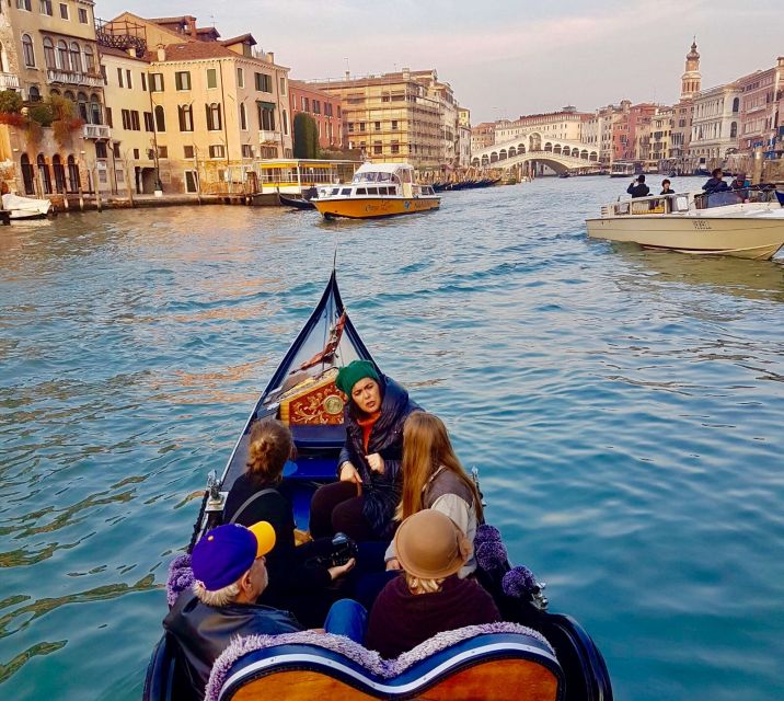 Venice: 30 min Gondola Ride on the Grand Canal with Guide - Key highlights at a glance