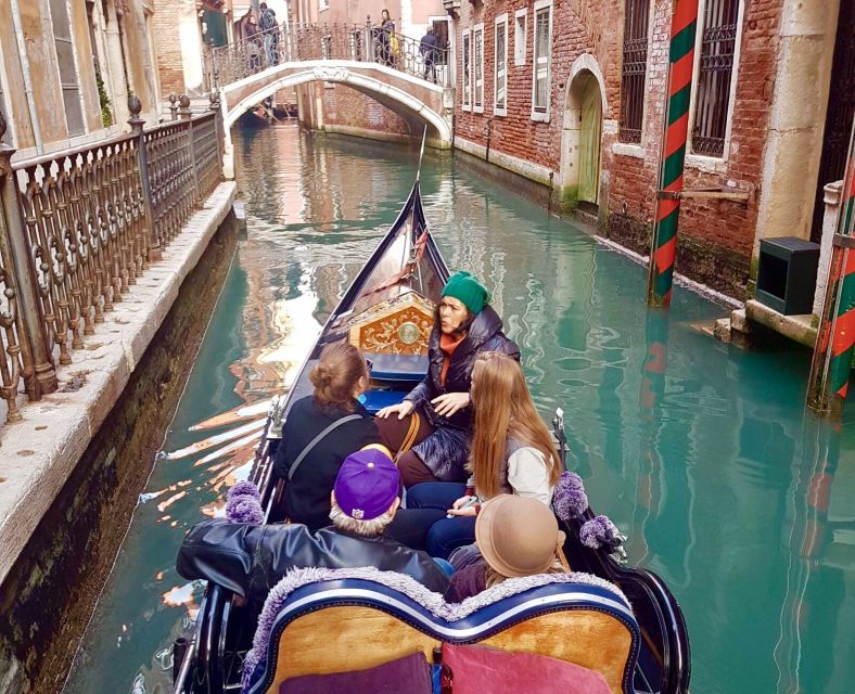 Venice: 30 min Gondola Ride on the Grand Canal with Guide - Who should book this gondola-and-guide experience?