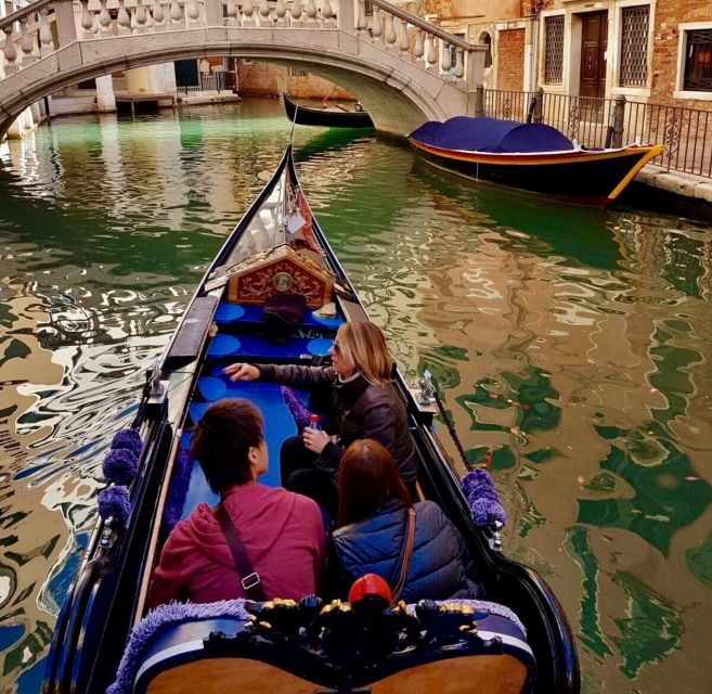 Venice: 30 min Gondola Ride on the Grand Canal with Guide - Practical tips so your ride stays smooth