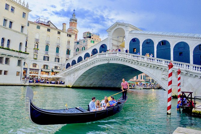 Venice: 30 min private Gondola Ride with Guide - The 30-minute plan: Rio della Madonnetta first, Grand Canal next