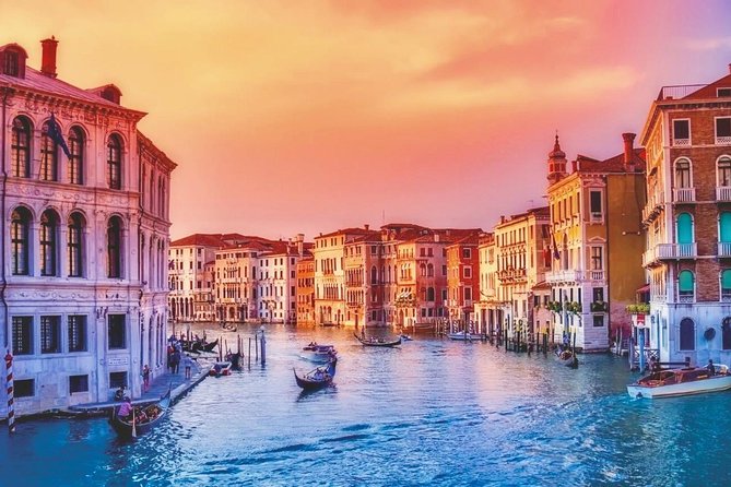 Venice: 30 min private Gondola Ride with Guide - The gondolier experience: steering skill plus the reality of canal traffic