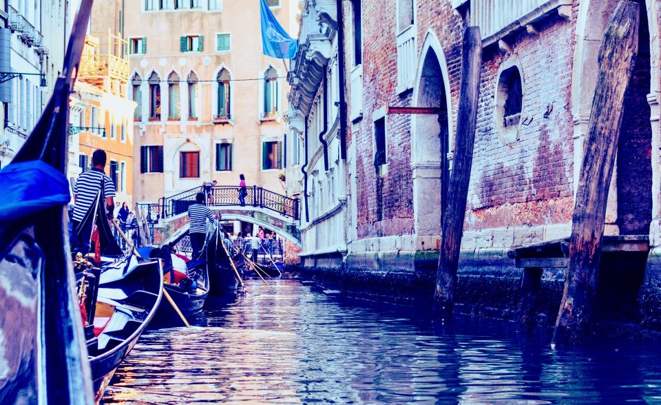 Venice: 30-Minute Gondola Ride on Grand Canal with Serenade - Venice Canals With a Live Serenade: What You’re Actually Buying