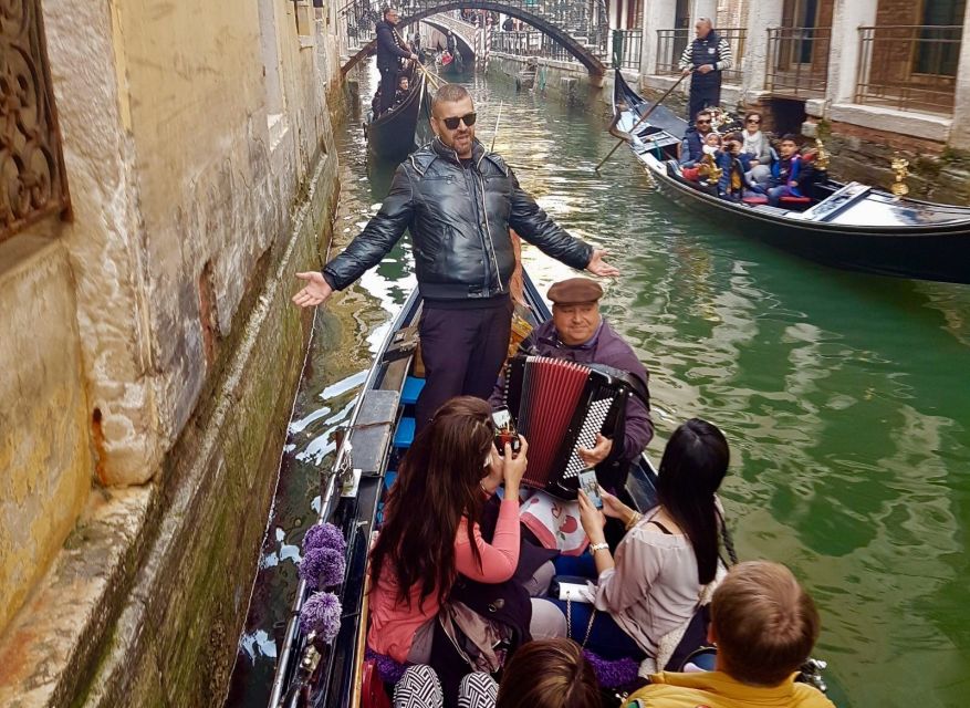 Venice: 30-Minute Gondola Ride on Grand Canal with Serenade - Peggy Guggenheim Collection Passing Moment: Artsy Venice From the Water
