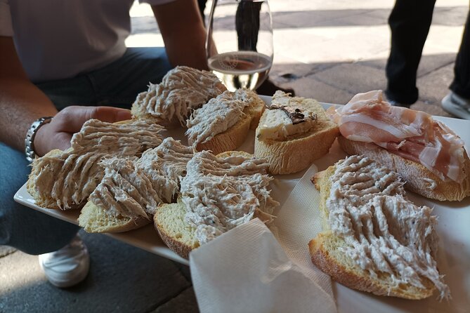 Venice Bacaro Food Tour: Eat and Drink like a Venetian - Salizada del Pistor: fresh seasonal cicchetti and bar energy