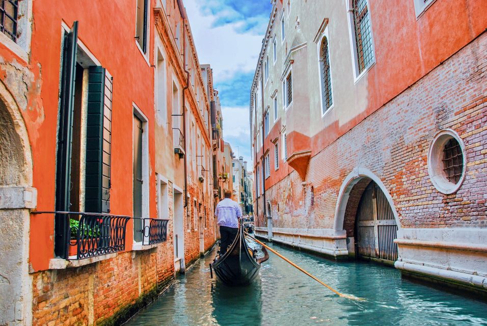 Venice: Basilica and Doge's Palace Tour with Gondola Ride - Venice’s power combo: Basilica, Doge’s Palace, gondola