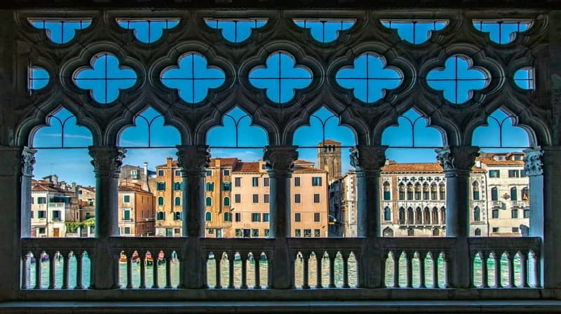Venice: Doge Palace Guided Tour & Secret Itineraries Option - What makes Doge’s Palace so different from other Venice sights