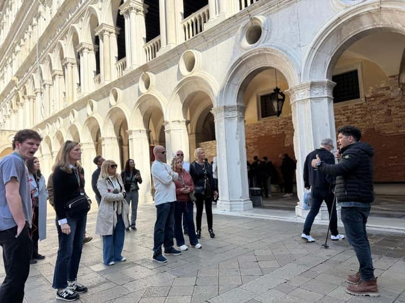 Venice: Doge Palace, San Marco Basilica & Rialto Bridge - Bridge of Sighs and Doge’s Palace prisons: the darker side of the same building