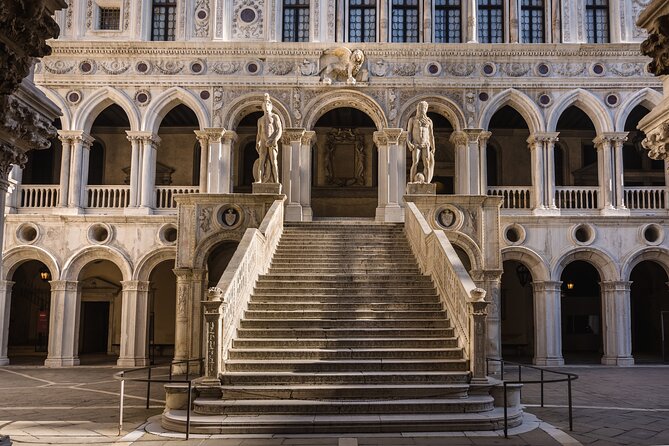 Venice Doge's Palace Guided Tour & SECRET ITINERARIES Option - Bridge of Sighs Crossing: Short Walk, Big Atmosphere