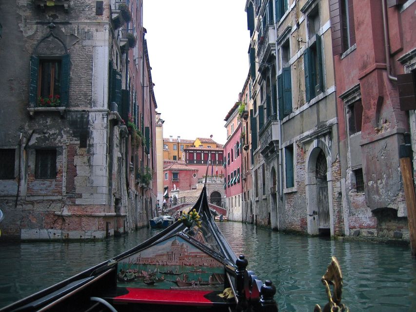 Venice: Gondola Ride and St. Mark's Basilica Tour - Timing, meeting point, and how to use the long gap