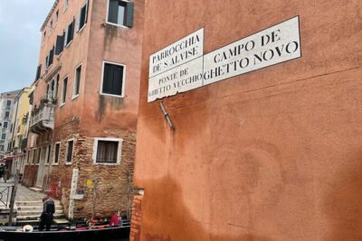 Venice: Jewish Ghetto Walking Tour with Synagogues Visit - Ghetto Ebraico and Cannaregio: Yellow Signs, Everyday Streets, and Real Landmarks