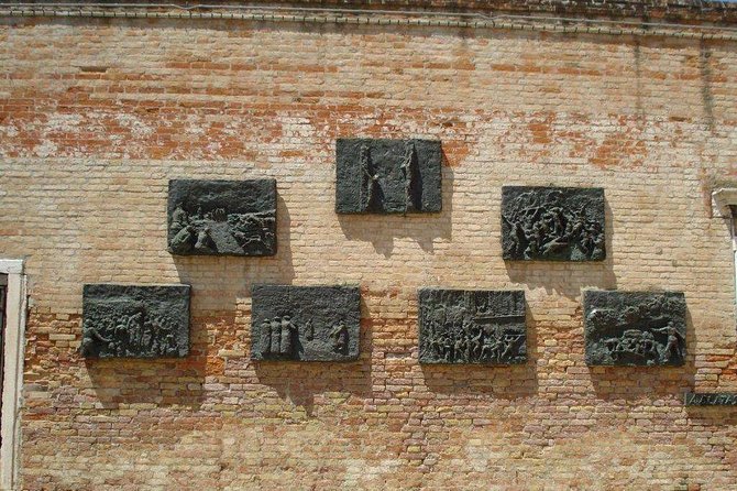 Venice: Jewish Ghetto Walking Tour with Synagogues Visit - Inside the Synagogues: Levantine and Spanish Visits with Jewish Museum Guidance