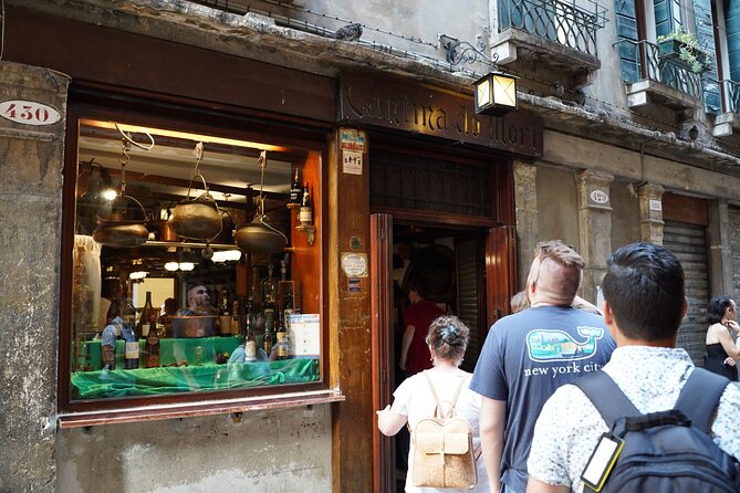 Venice Like a Local: Food, Wine & Spritz Tour with Traghetto Ride - Pacing and portion reality: are you eating a lot or just nibbling?