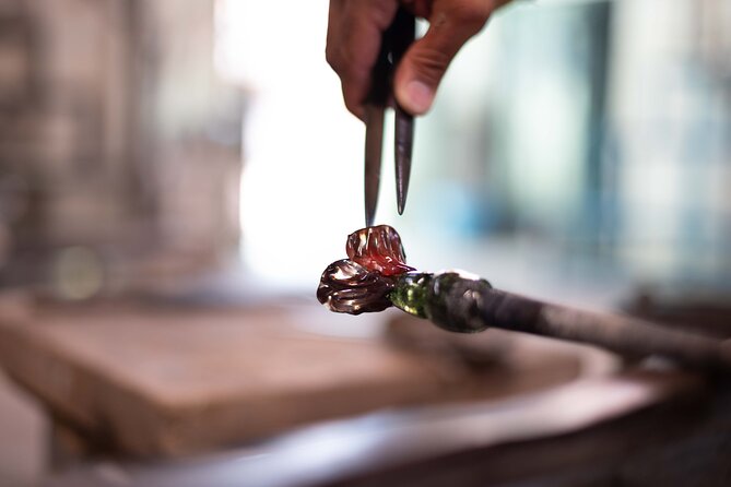Venice Murano Island Glass Factory Tour with Glass Blowing Demonstration - The live glassblowing demonstration: what to expect (and what to measure your expectations against)