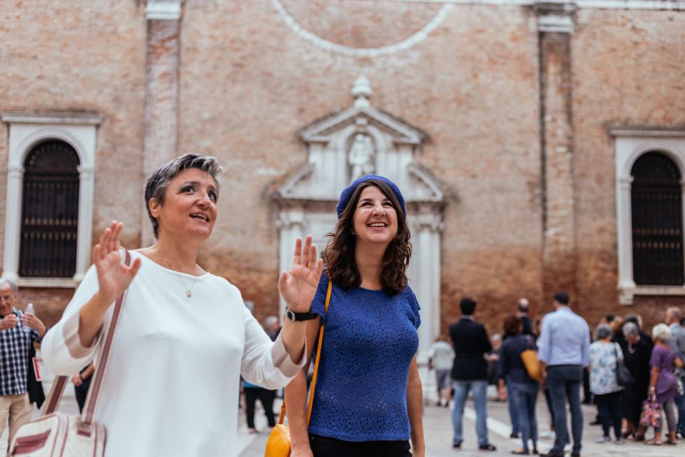 Venice: Off the Beaten Track Private City Tour - Meeting at Libreria Ca’ Foscarina 3: How the Walk Starts
