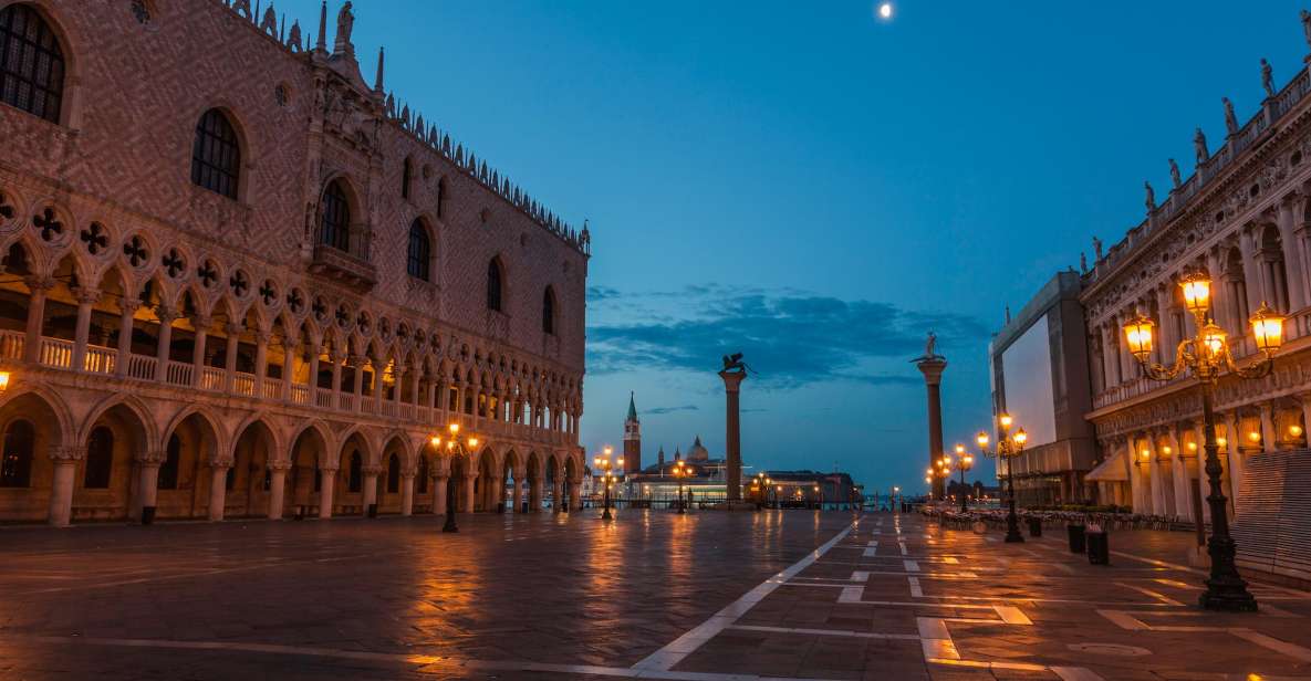 Venice: Private After Dark Tour and Gondola Ride - Venice after dark: why this tour feels different