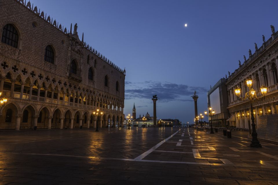 Venice: Private After Dark Tour and Gondola Ride - Campo Santi Giovanni e Paolo: the eerie past part of town