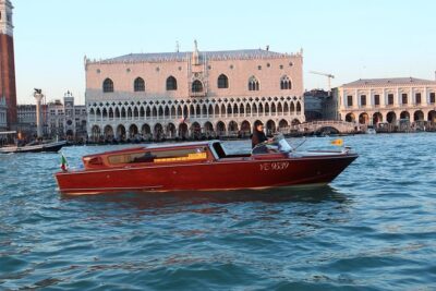 Venice Private Departure Transfer by Water Taxi: Central Venice to Cruise Port - Pickup options: meet-and-greet vs full service (and how to choose)