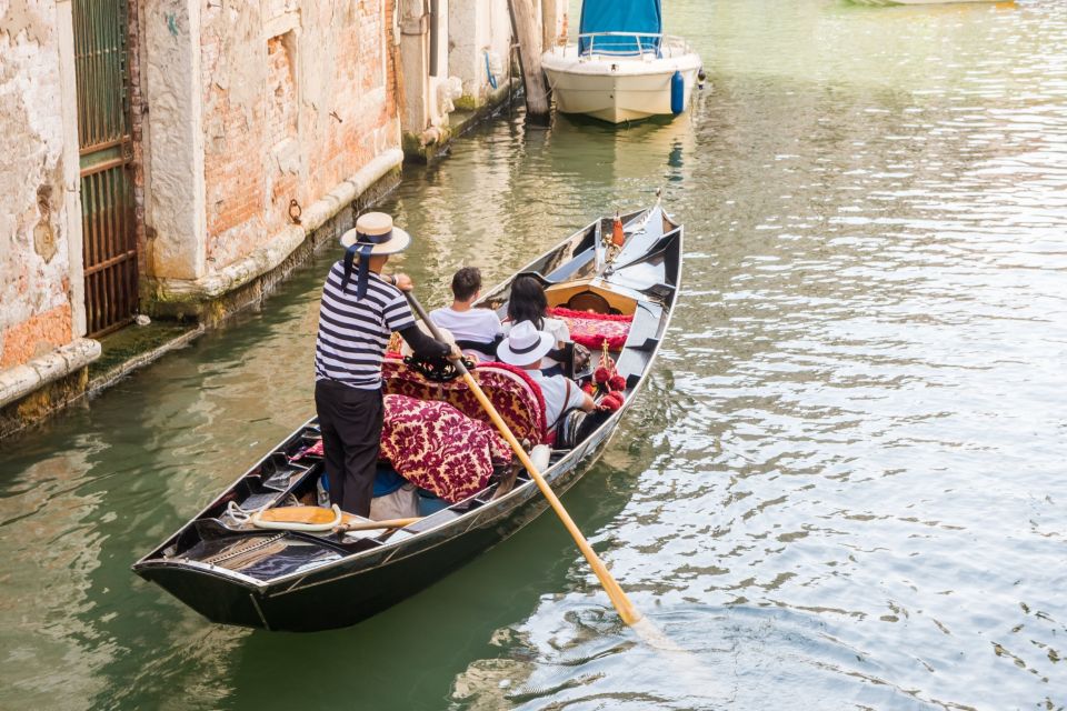 Venice: Private Gondola Cruise for up to 5 Passengers - The 30-Minute Ride: Grand Canal Sights, Then Quieter Canals