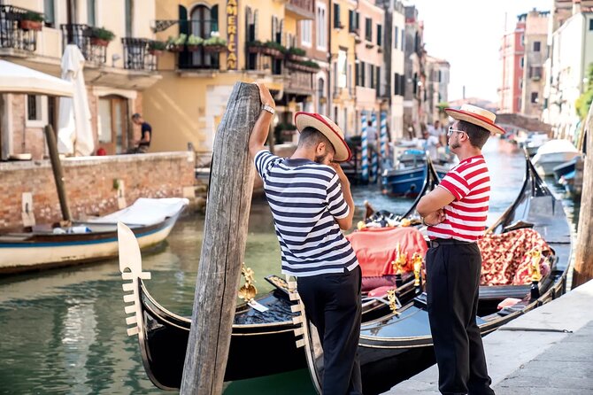 Venice Private Gondola Ride: Explore Hidden Canals and Sights - Cicogna Palace and San Polo: Neighborhood Venice With Real Daily Life