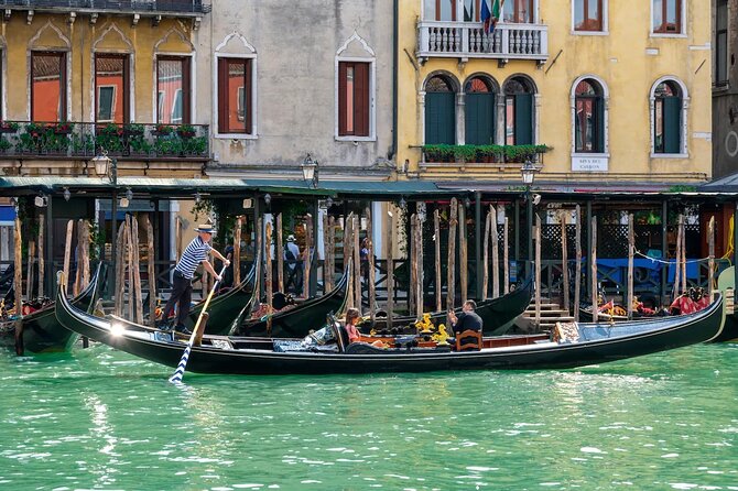 Venice Private Gondola Ride: Explore Hidden Canals and Sights - Grand Canal Icons: Calatrava Bridge, Degli Scalzi, Pisani-Moretta