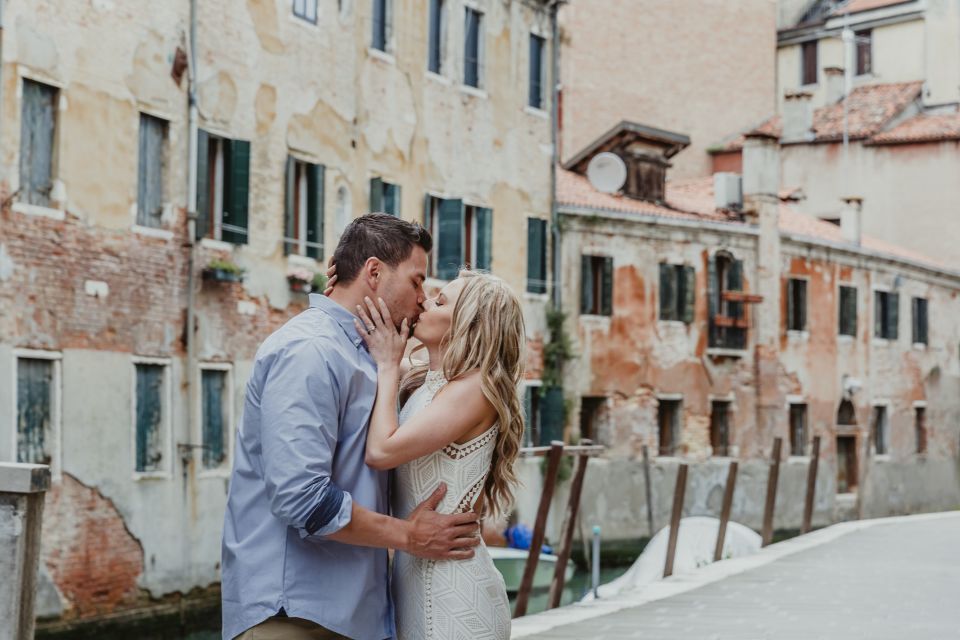 Venice: Private Gondola Ride with Photo Shoot - Should You Book This Photo-Shoot Gondola?