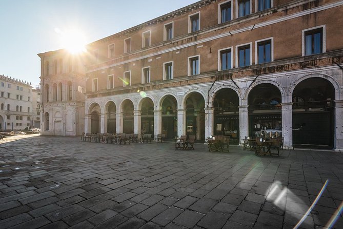 Venice: San Marco to Rialto Walking Tour & Spritz Like a Local - Rialto area: bridge views plus real navigation help