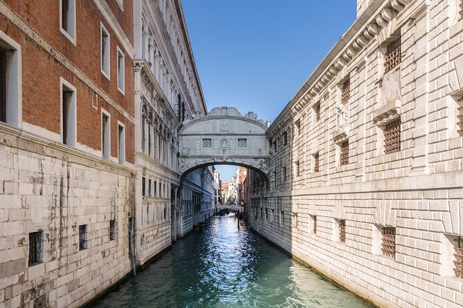 Venice: San Marco to Rialto Walking Tour & Spritz Like a Local - Spritz like a local: what the bacaro stop does for your day