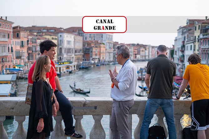 Venice: San Marco to Rialto Walking Tour & Spritz Like a Local - Meeting point and headsets: the first 10 minutes that matter