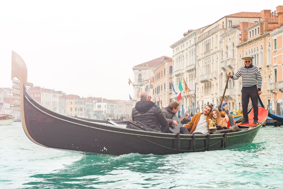 Venice: Shared Gondola Ride and Serenade - The Serenade Setup: How the Music Works on a Floating Group Ride