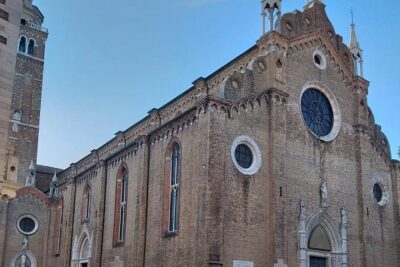 Venice Small Group Walking Tour of Most-Famous Sites &Attractions - Basilica of Santi Giovanni e Paolo: Monuments Without the Rush