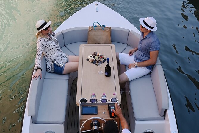 Venice: The Hidden Canals on an Electric Boat - Meeting at Fondamenta Ognisanti: the spot that catches people