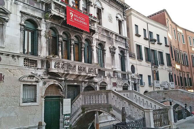 Venice Top attractions Walking Tour along the Canals - Meeting Campiello dei Squelini and ending in Piazza San Marco
