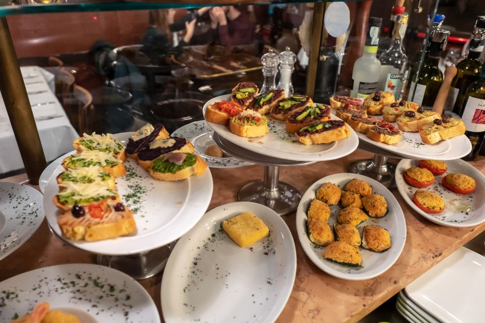 Venice: Venetian Style Carnival Pub Crawl - Key highlights at a glance