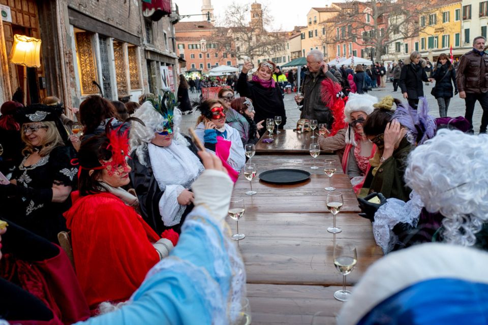 Venice: Venetian Style Carnival Pub Crawl - Starting at Ca’ Rezzonico: The Walk Begins Before You Even Sip