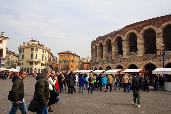 Verona City Sightseeing Walking Tour of Must-See Sites with Local Guide - Where to meet at Piazza Bra (and how not to miss your guide)