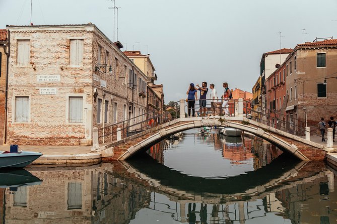 Withlocals Venice Away from the Crowds PRIVATE Tour with a Local Expert - Walking vs. Water: What to Expect During the 2.5 Hours