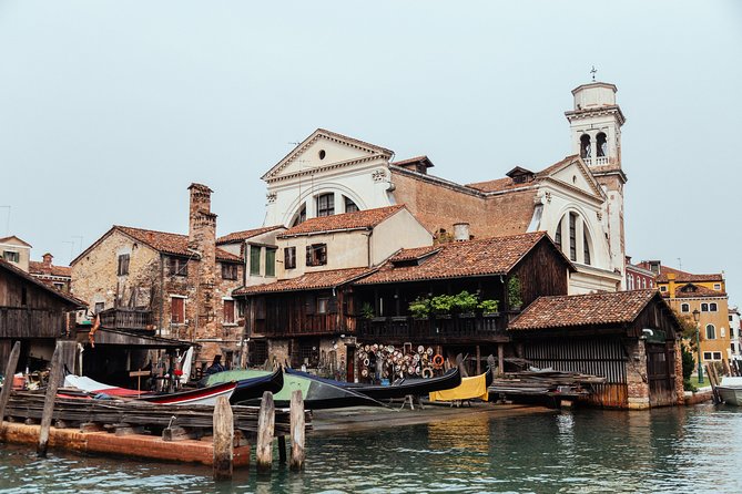 Withlocals Venice Away from the Crowds PRIVATE Tour with a Local Expert - The Private Guide Factor: What You Gain (and What Can Vary)